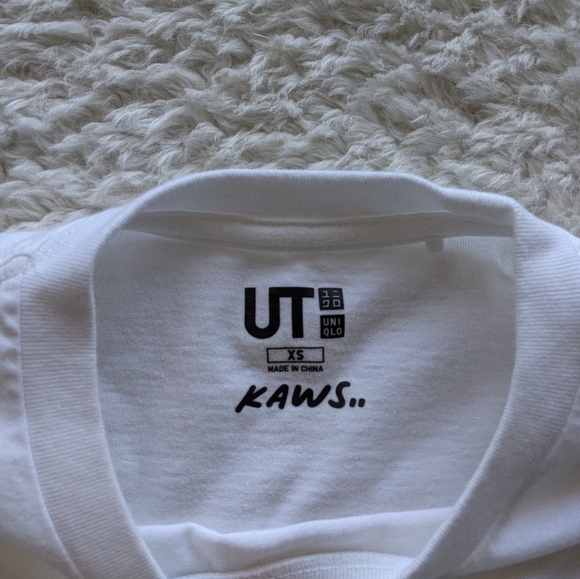 Uniqlo x KAWS T-shirt - Picture 4 of 6